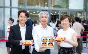 (From tthe left) SFU Vice-President (Finance and Institutional Advancement) Mr Manhoe CHAN, President Professor Stephen Cheung Yan-leung, Vice-President (Administration) and Secretary Dr Kat LEUNG